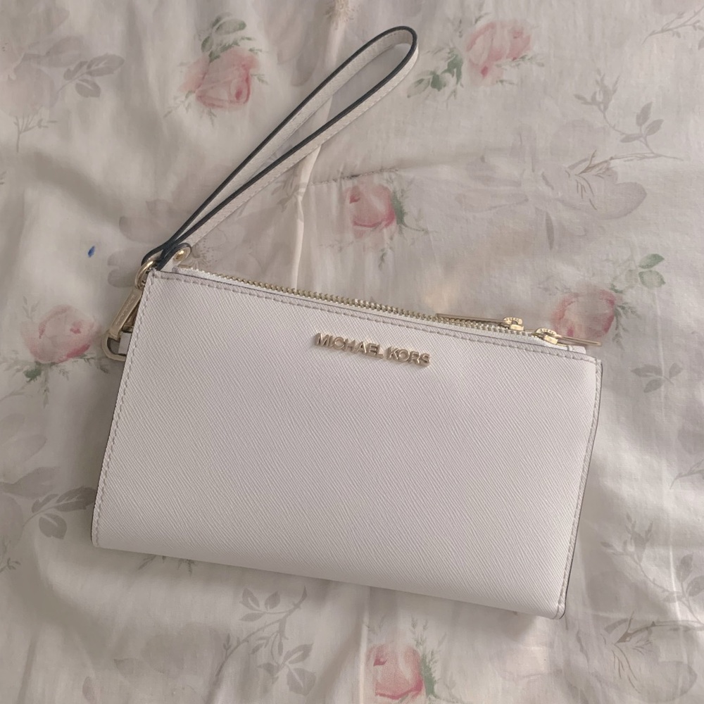 Michael Kors White Saffiano Leather Wristlet Gilt Gold Travel Purse Bag Clutch